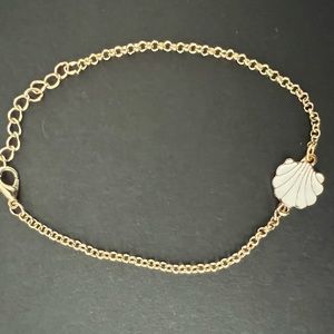 136 Gold Toned Anklet with a Gold and Enameled Scallop Shell charm